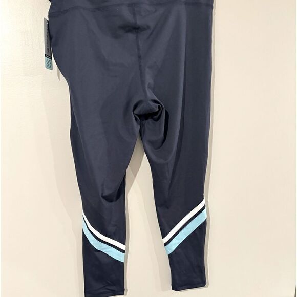 ID Ideology Plus Size Striped Side Pocket 7/8
Leggings, 1X pants - Picture 6 of 7